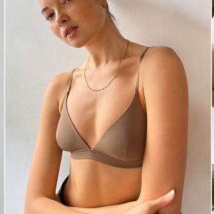 Aritzia Talula Triangle Bralette size S NWT